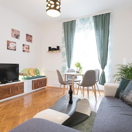 شقة French Balcony - 45M² - Szeneviertel فيينا المظهر الخارجي الصورة